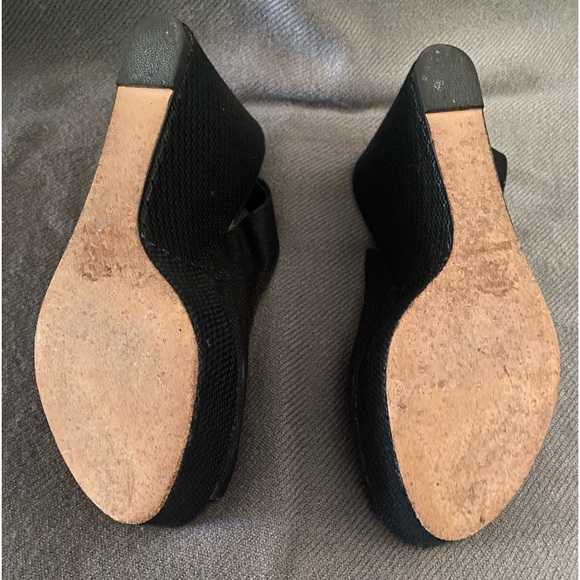 Bettye Muller Black Linen Slingback Wedge - Picture 5 of 10